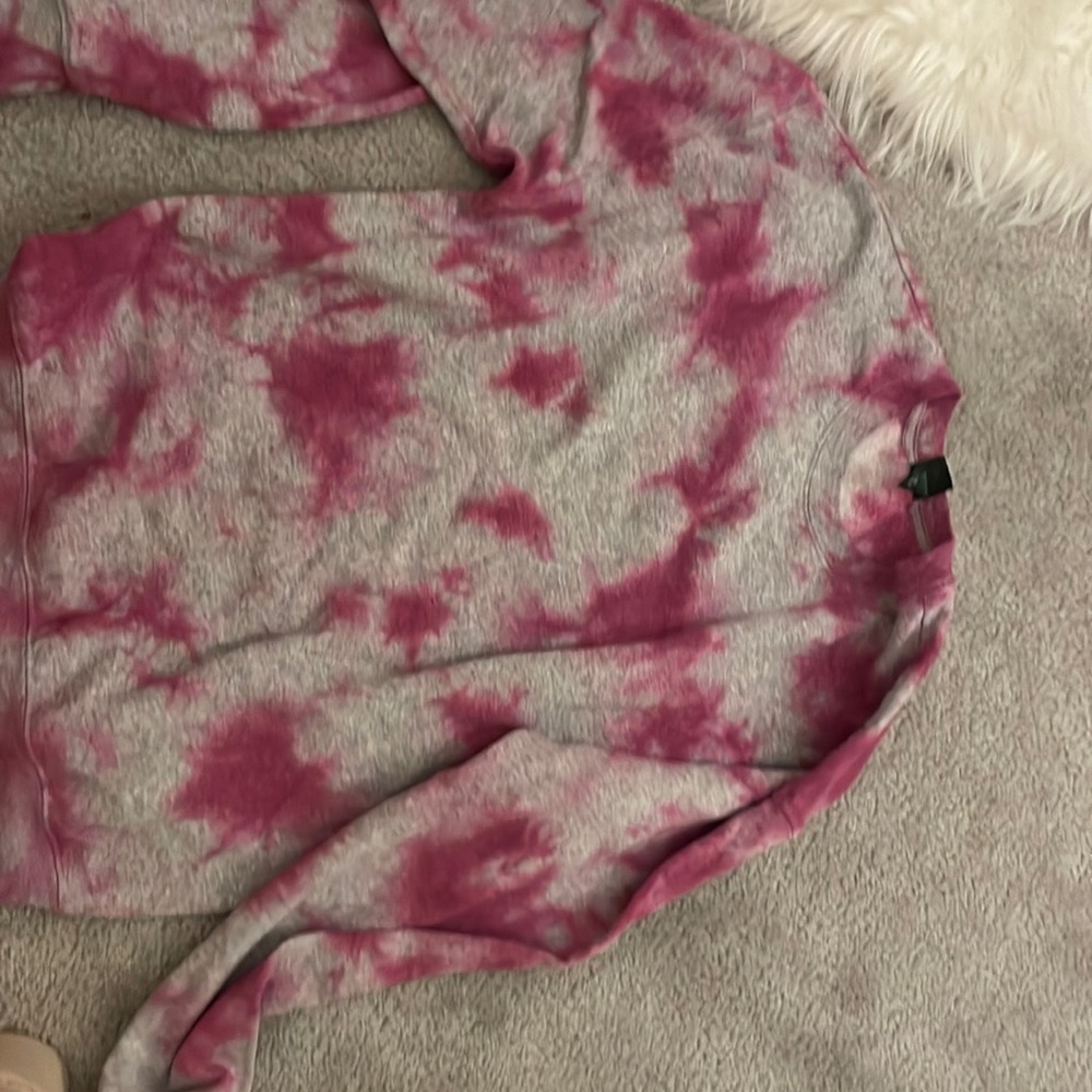 Grey tye dye sweater with pink